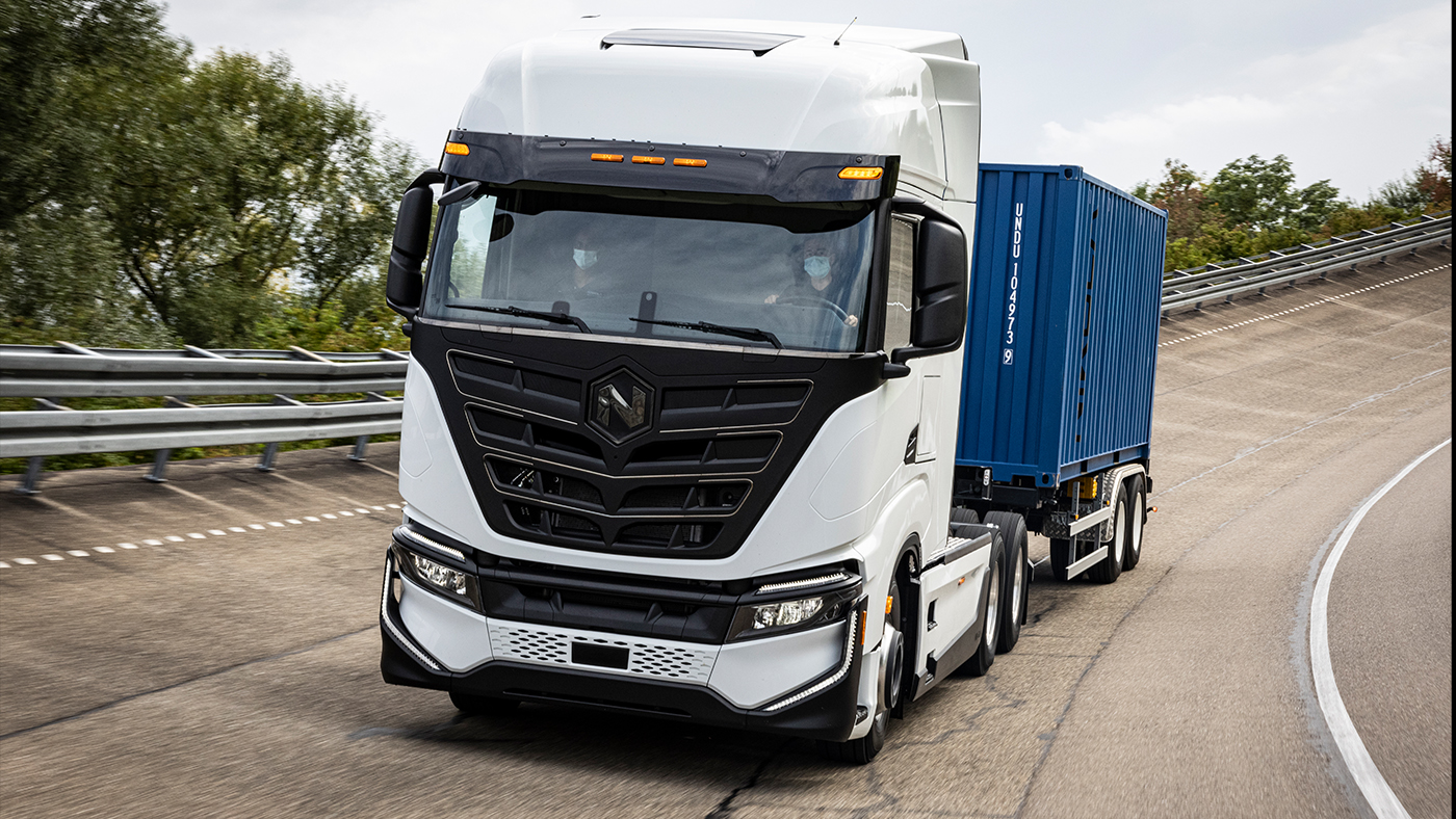 Slideshow Bild - Auf Platz drei landet die vollelektrische Sattelzugmaschine Nikola Tre, der in Ulm bereits in Kleinstserie gefertigt wird.