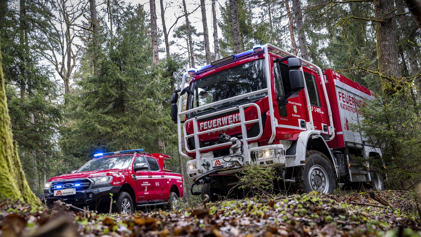 Slideshow Bild - HLF2-WB und VFA im Gelände