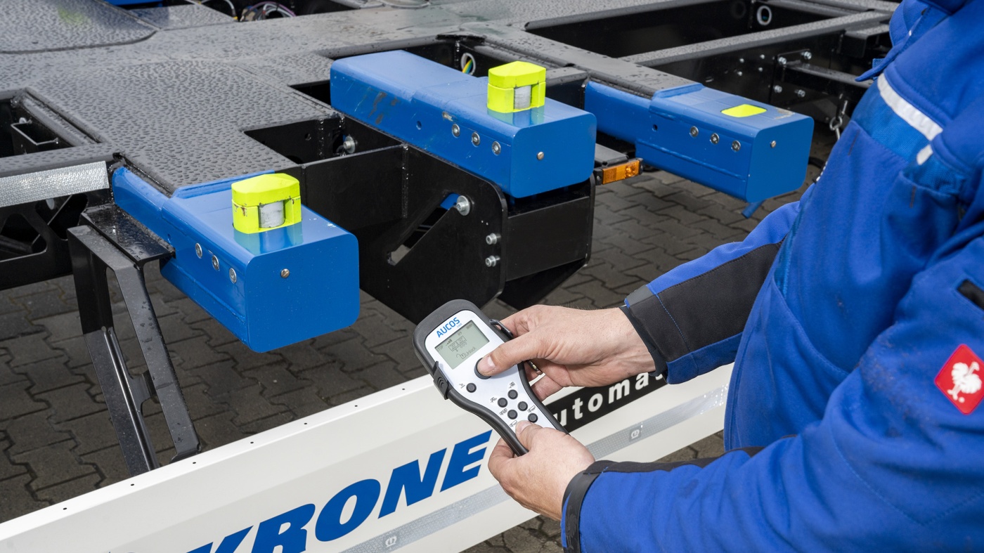Slideshow Bild - Krone - Containerchassis mit automatischer Fernbedienung
