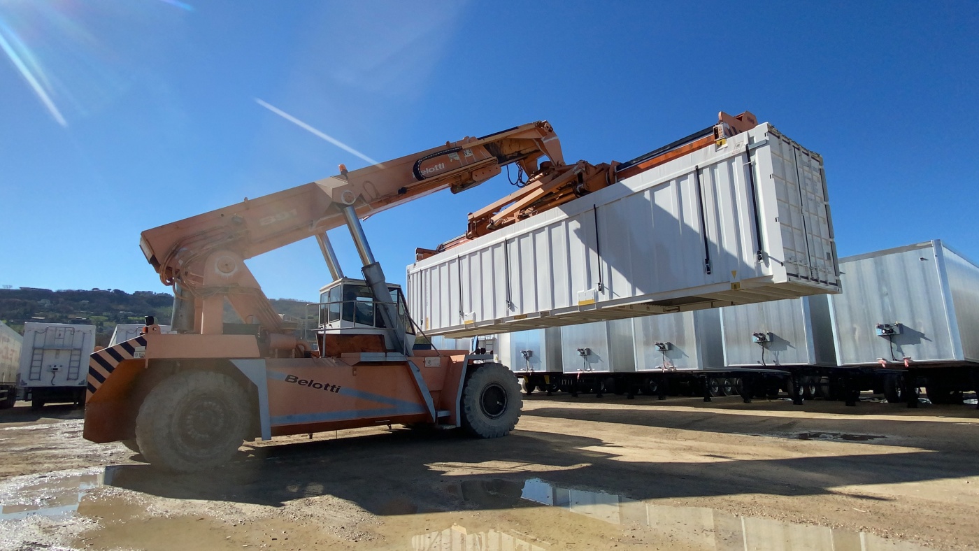 Slideshow Bild - TMT Tank & Trailer - Schubboden-Container