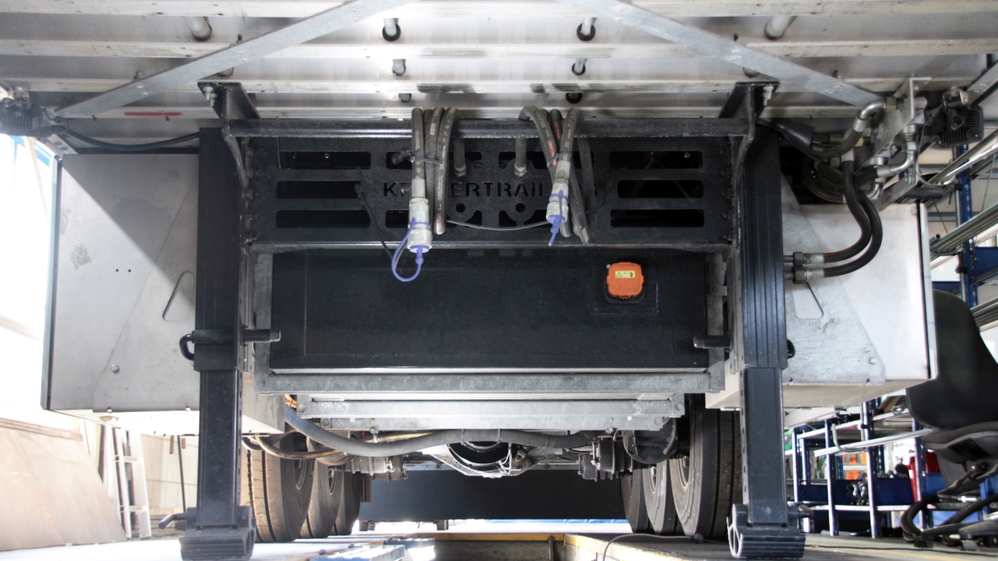 Slideshow Bild - Kraker Trailers - E-Force Hybrid-Schubbodenauflieger