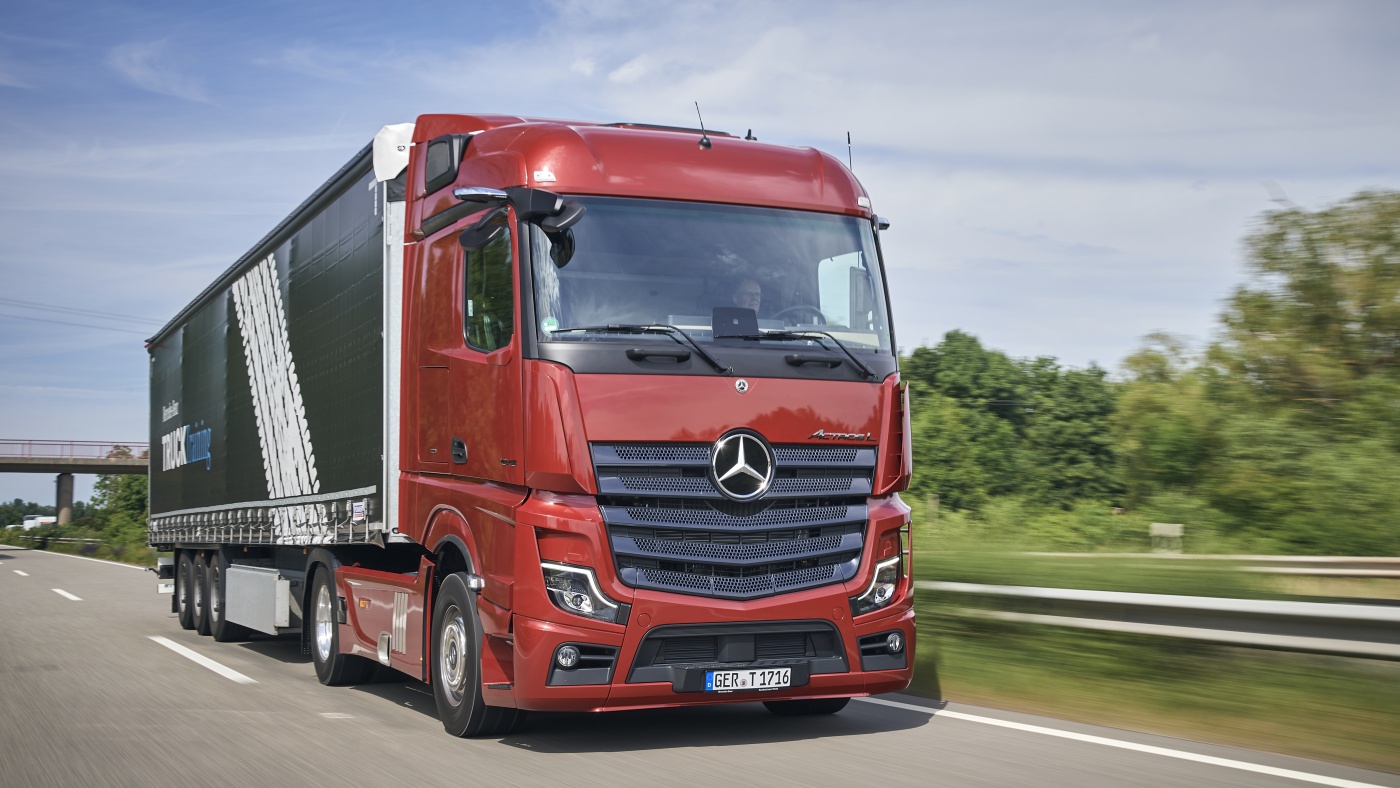Slideshow Bild - Der Gewinner unserer Truck of the Year Austria 2023 Driver's Choice ist der Mercedes-Benz Actros mit 2.009 Votes!