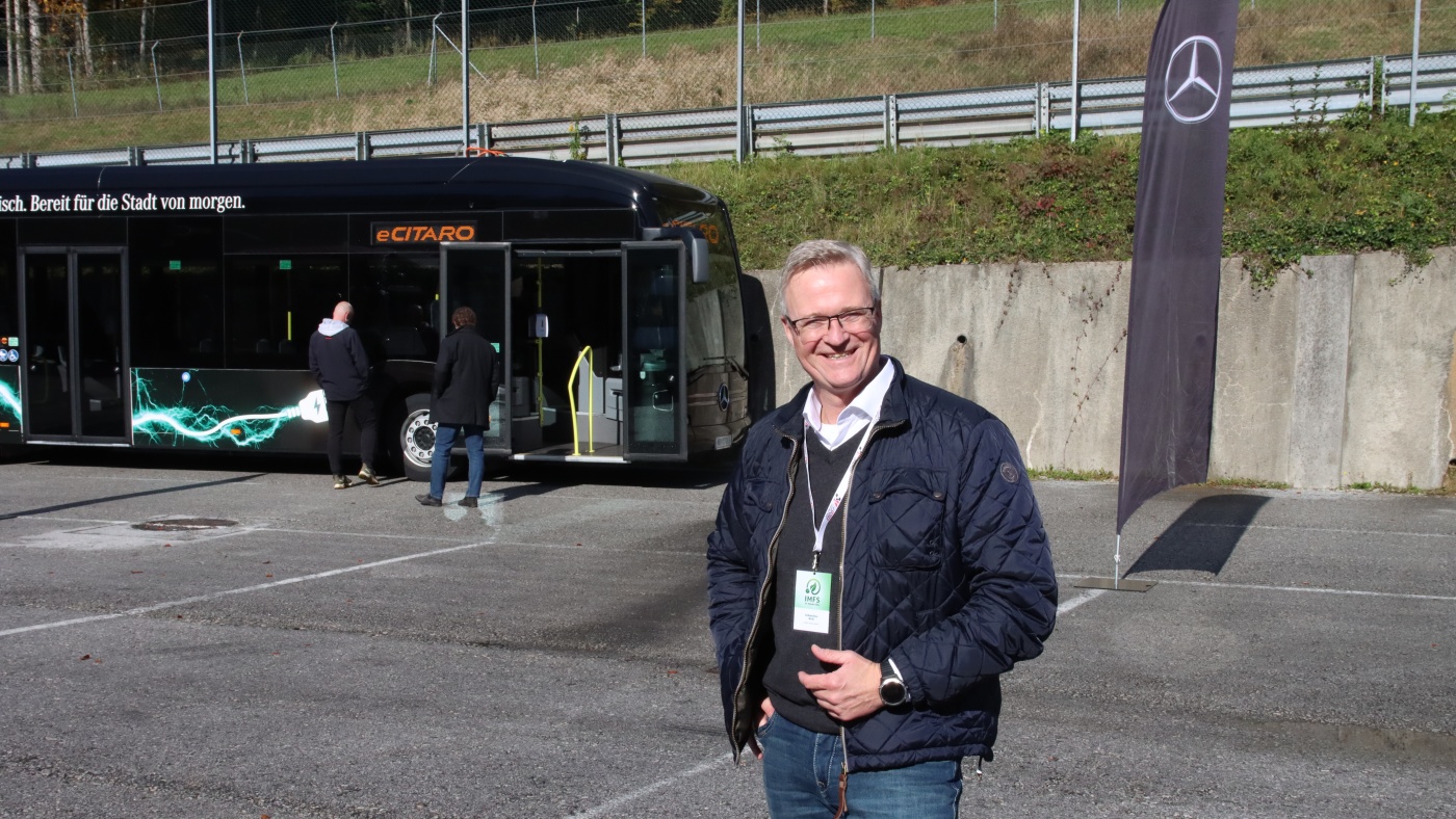 Slideshow Bild - Dirk Schmelzer, Geschäftsführer Evobus Austria, hat mit dem Mercedes-Benz eCitaro eine lokal emissionsfreie Alternative für den Linienverkehr im Talon.